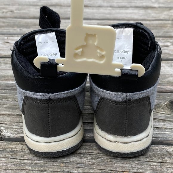 babyGap Sneakers Booties for Toddler (Size 6) - Picture 3 of 8